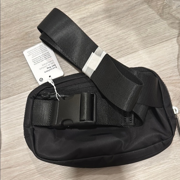 Lululemon everywhere belt bag - Picture 3 of 3